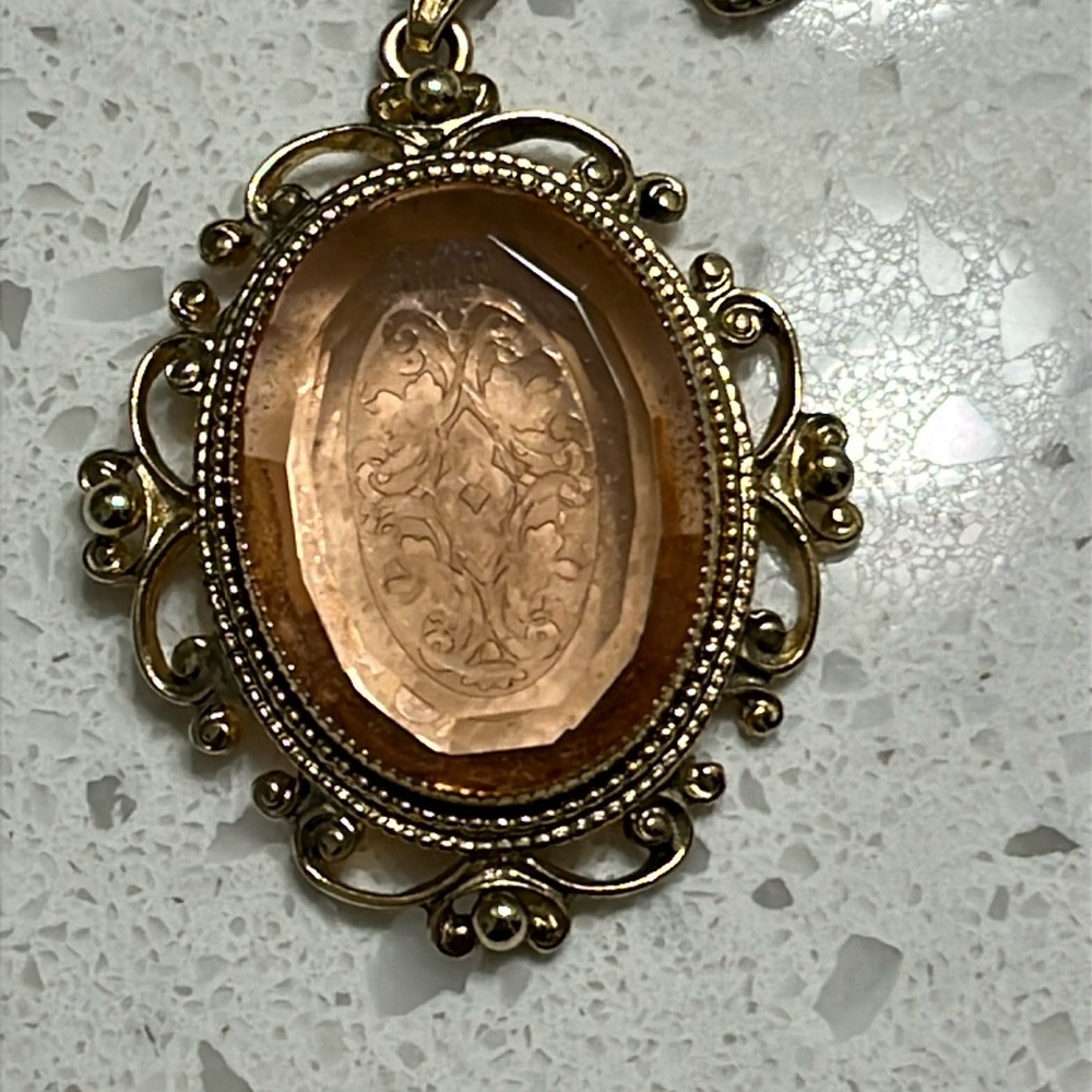 Whiting & Davis Vintage Gold Tone Oval Pendant Necklace